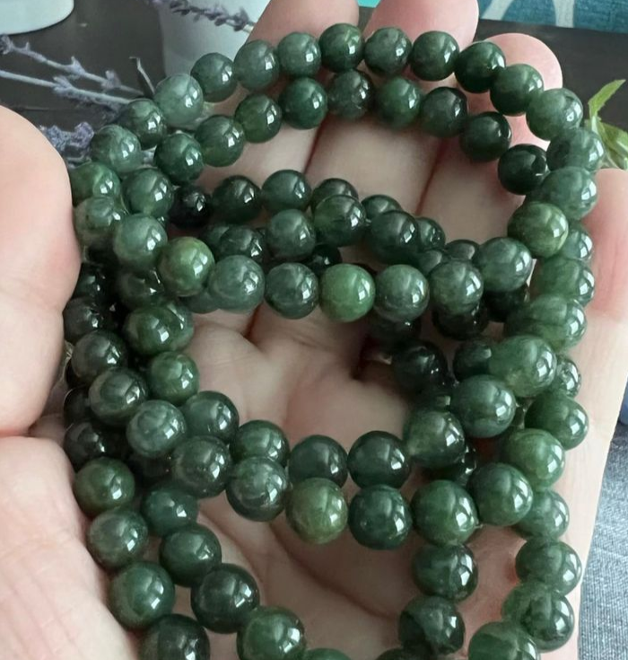 Burmese Green Jade gemstone bracelet