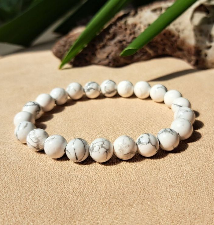 8mm Howlite beaded gemstone bracelet